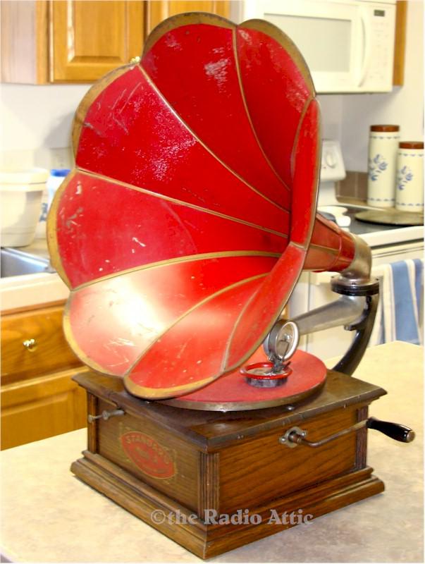 Standard (Columbia) Model A External Horn Phonograph (1909)
