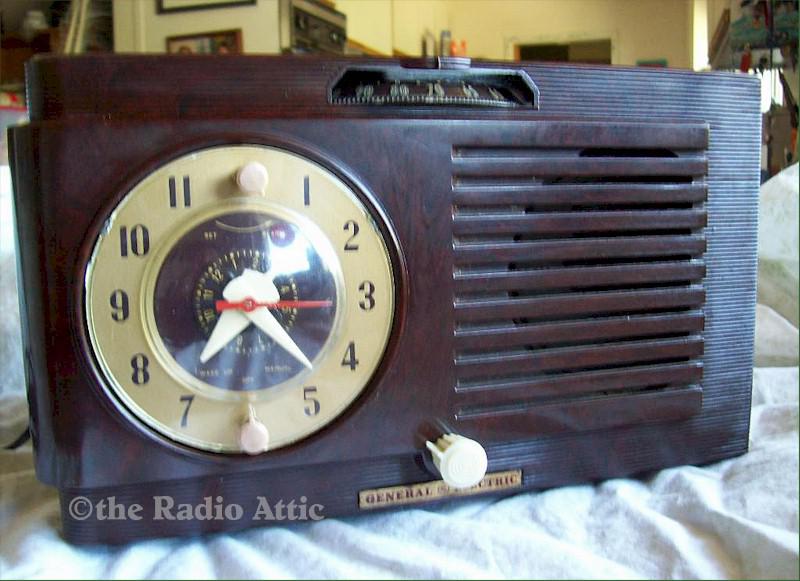 General Electric 514 Clock Radio (1953)