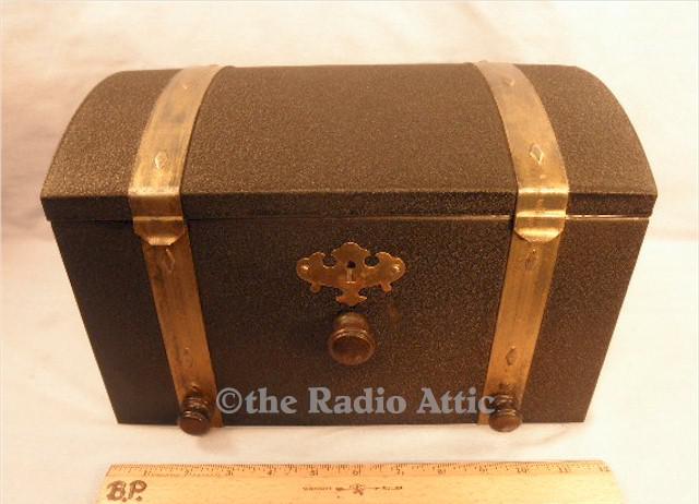 Treasure Chest Radio (early 1930s)