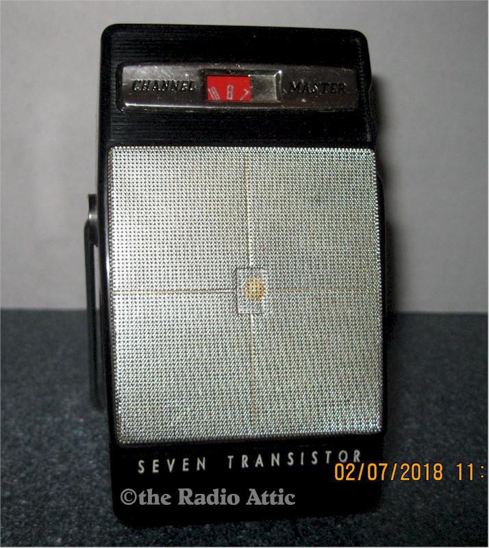 Channel Master 6516 AM Transistor Boxed Set (1960)