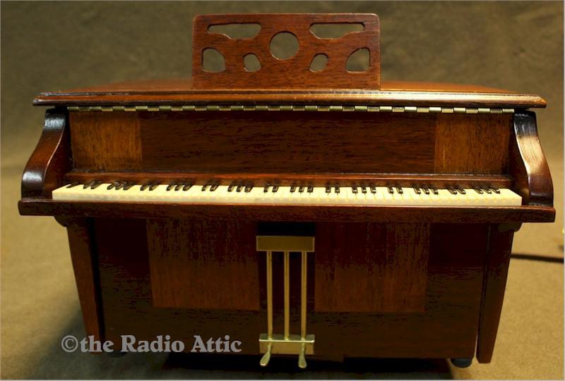 General Television 534 Piano Radio
