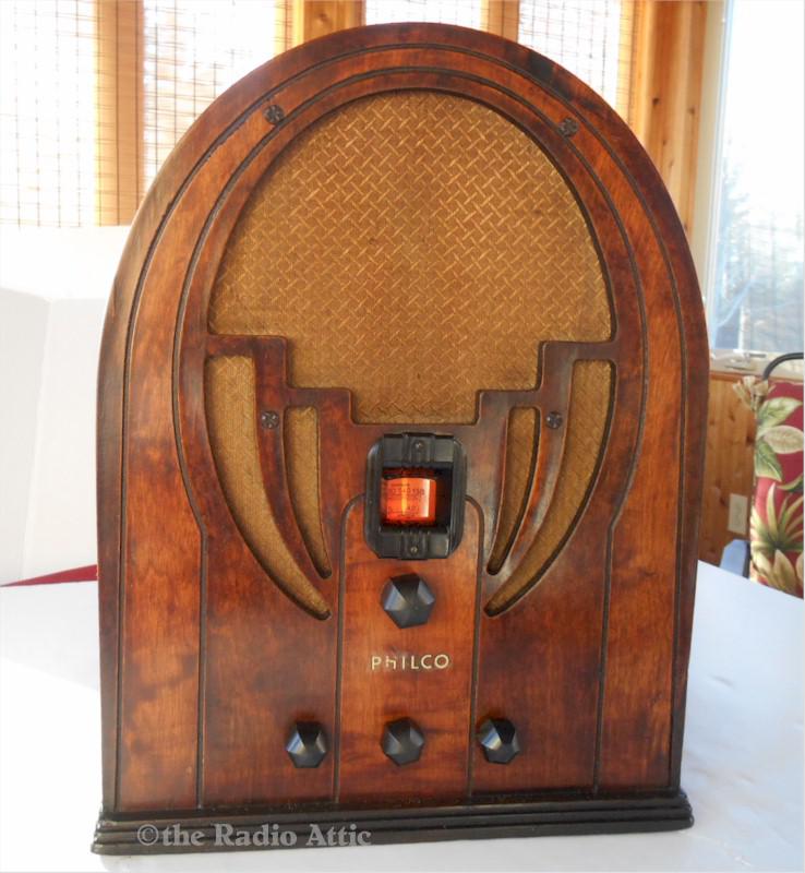 Philco 60 "Baby Grand" Cathedral (1936)