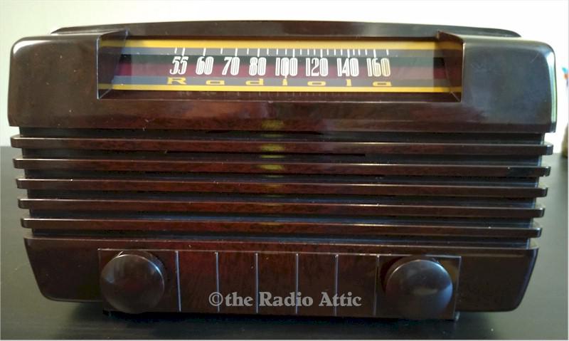 Radiola 61-8 by RCA (1946)
