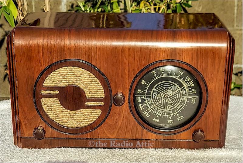 Continental Radio & Television (Admiral) B-125 (1936)