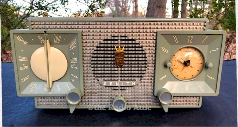 Zenith A-733 AM/FM Clock Radio (1955)