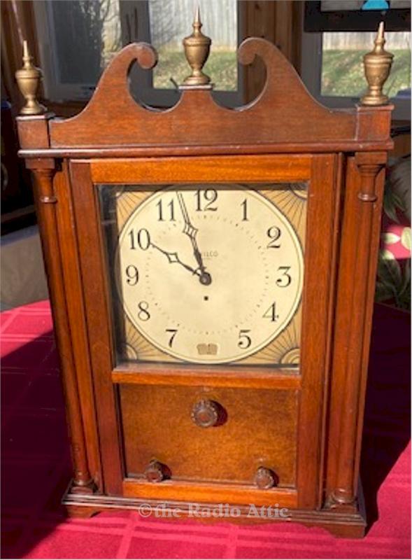 Philco 551 Colonial Clock Radio (1932)